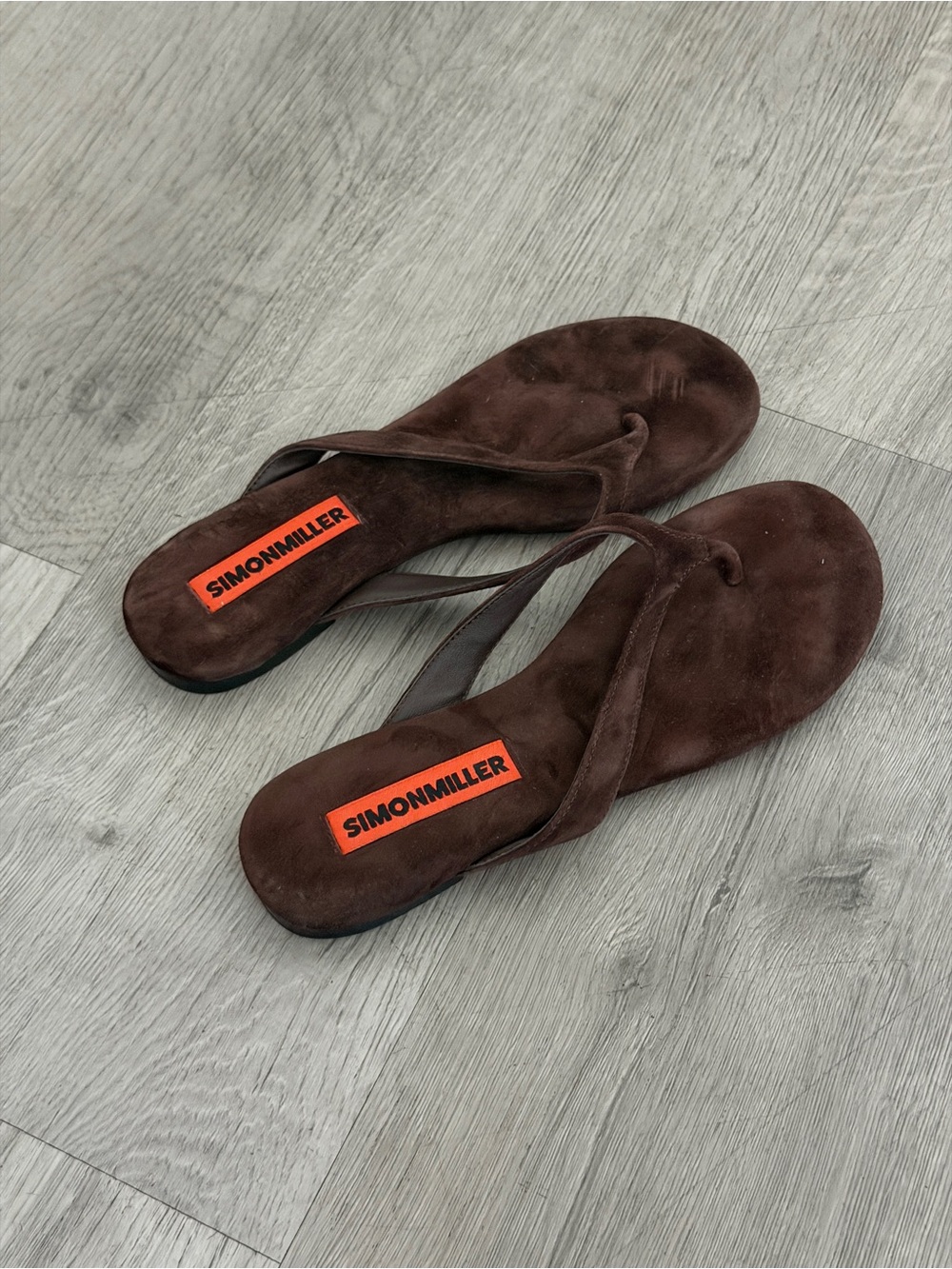 SIMONMILLER RIVIERA THONG SANDAL IN ESPRESSO